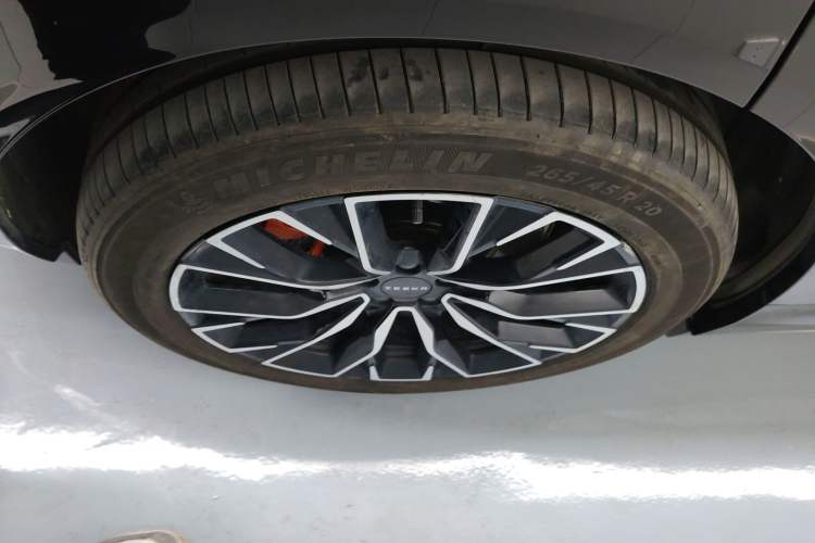 Used Zeekr 7X 2025 75 kWh Rear-Wheel Drive Intelligent Driving Version Right Rear Wheel Hub