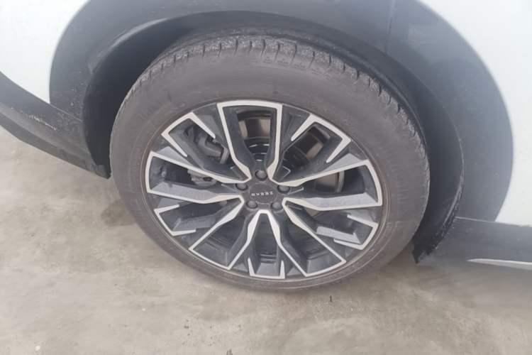Used Zeekr 7X 2025 75 kWh Rear-Wheel Drive Intelligent Driving Version Right Rear Wheel Hub