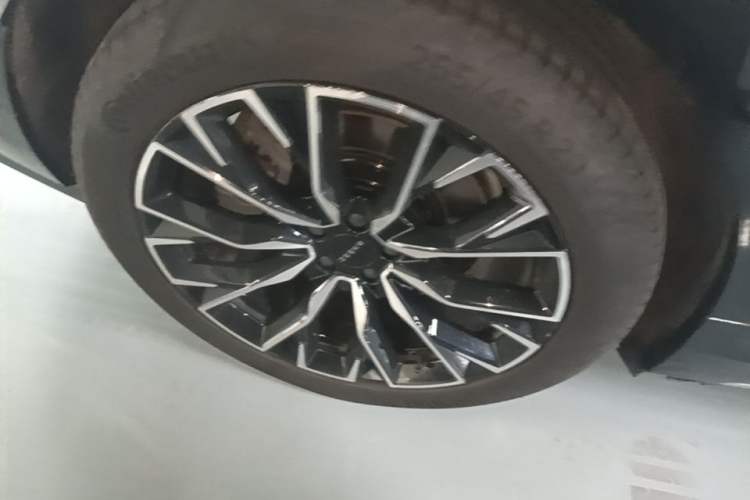 Used Zeekr 7X 2025 100 kWh Long-Range Rear-Wheel Drive with Intelligent Driving Features Right Rear Wheel Hub