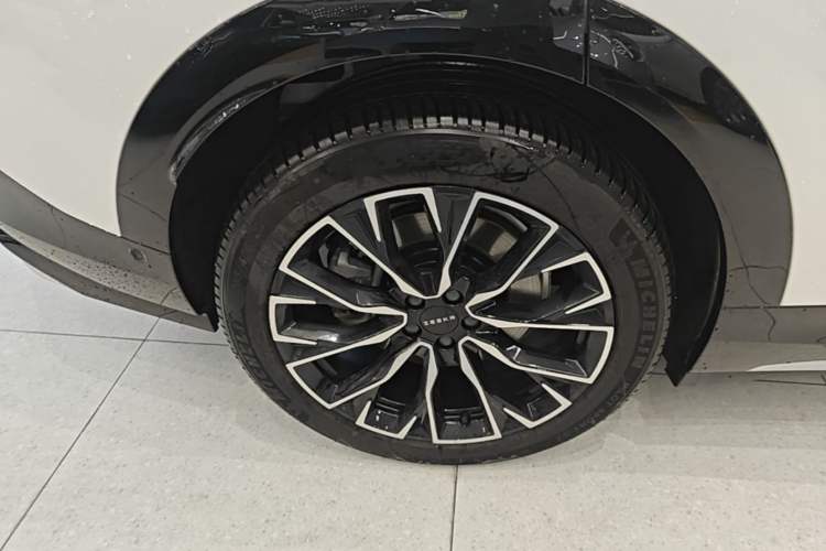 Used Zeekr 7X 2025 75 kWh Rear-Wheel Drive Intelligent Driving Version Right Rear Wheel Hub