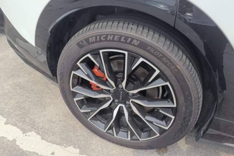 Used Zeekr 7X 2025 75 kWh Rear-Wheel Drive Intelligent Driving Version Right Rear Wheel Hub