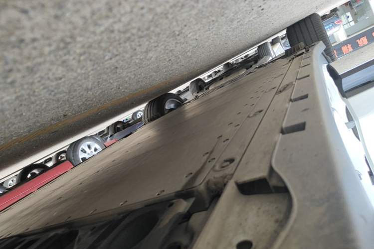 Used Zeekr 7X 2025 75 kWh Rear-Wheel Drive Intelligent Driving Version Right Side Sill