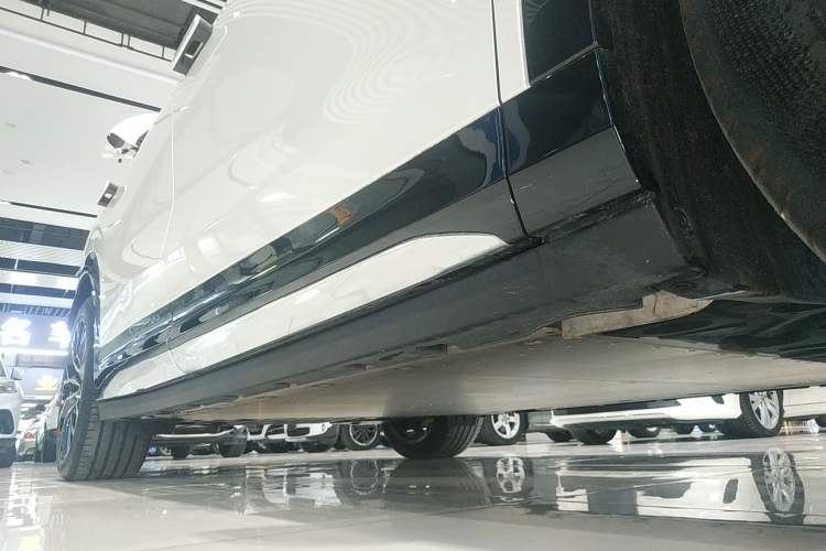 Used Zeekr 7X 2025 75 kWh Rear-Wheel Drive Intelligent Driving Version Right Side Sill