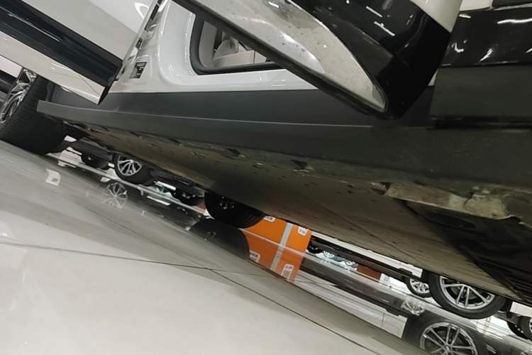 Used Zeekr 7X 2025 75 kWh Rear-Wheel Drive Intelligent Driving Version Right Side Sill