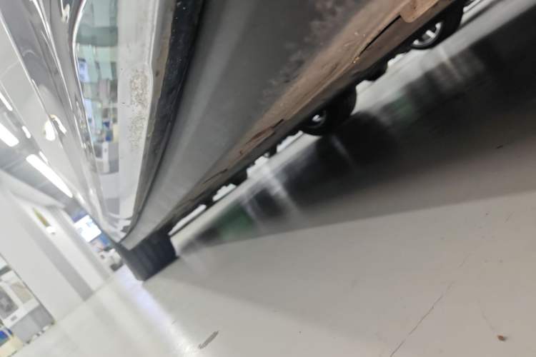 Used Zeekr 7X 2025 100kWh Long-Range All-Wheel Drive Intelligent Driving Version Right Side Sill