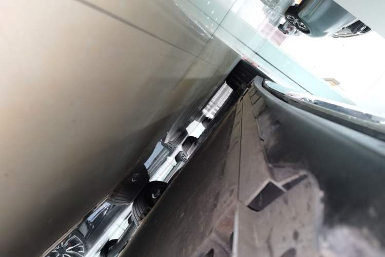 Used Zeekr 7X 2025 100kWh Long-Range All-Wheel Drive Intelligent Driving Version Right Side Sill