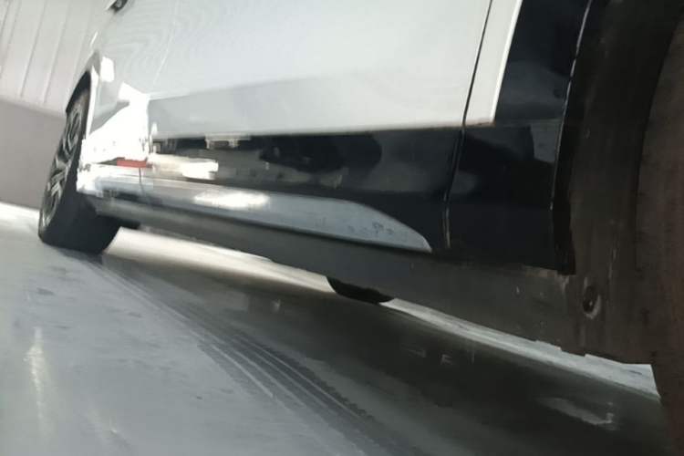 Used Zeekr 7X 2025 100 kWh Long-Range Rear-Wheel Drive with Intelligent Driving Features Right Side Sill