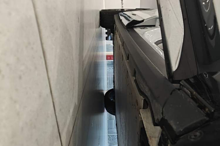 Used Zeekr 7X 2025 75 kWh Rear-Wheel Drive Intelligent Driving Version Right Side Sill
