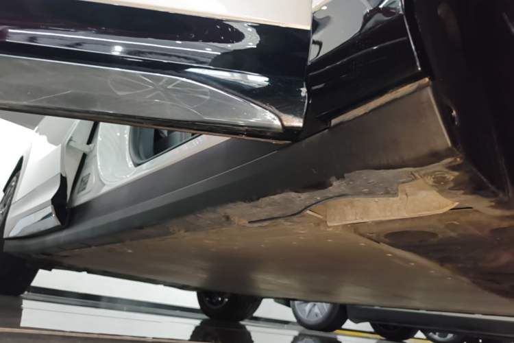 Used Zeekr 7X 2025 75 kWh Rear-Wheel Drive Intelligent Driving Version Right Side Sill