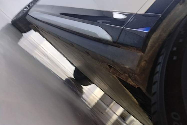 Used Zeekr 7X 2025 75 kWh Rear-Wheel Drive Intelligent Driving Version Right Side Sill