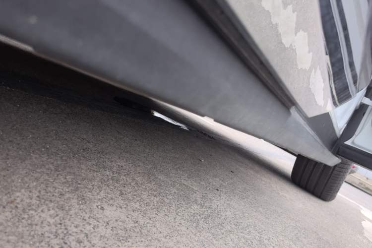 Used Zeekr 7X 2025 75 kWh Rear-Wheel Drive Intelligent Driving Version Right Side Sill