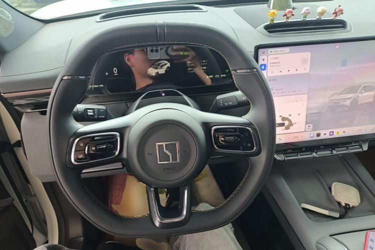 Used Zeekr 7X 2025 100 kWh Long-Range Rear-Wheel Drive with Intelligent Driving Features Steering Wheel
