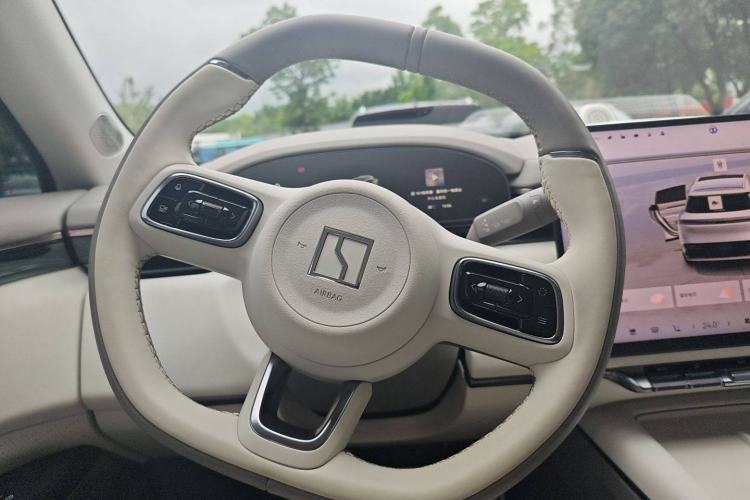 Used Zeekr 7X 2025 100 kWh Long-Range Rear-Wheel Drive with Intelligent Driving Features Steering Wheel