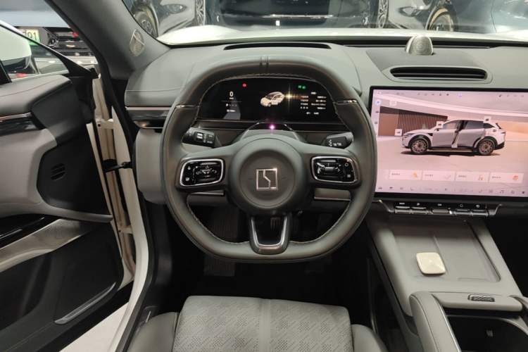 Used Zeekr 7X 2025 100 kWh Long-Range Rear-Wheel Drive with Intelligent Driving Features Steering Wheel