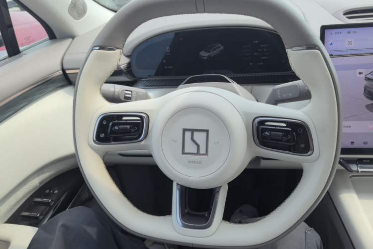 Used Zeekr 7X 2025 75 kWh Rear-Wheel Drive Intelligent Driving Version Steering Wheel