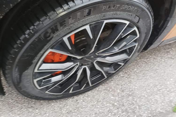 Used Zeekr 7X 2025 100 kWh Long-Range Rear-Wheel Drive with Intelligent Driving Features Left Front Wheel Hub