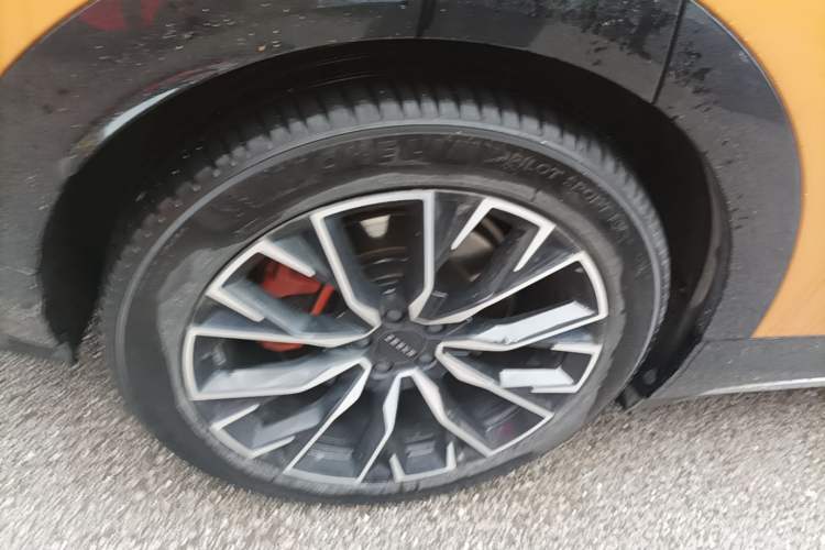 Used Zeekr 7X 2025 100 kWh Long-Range Rear-Wheel Drive with Intelligent Driving Features Right Rear Wheel Hub