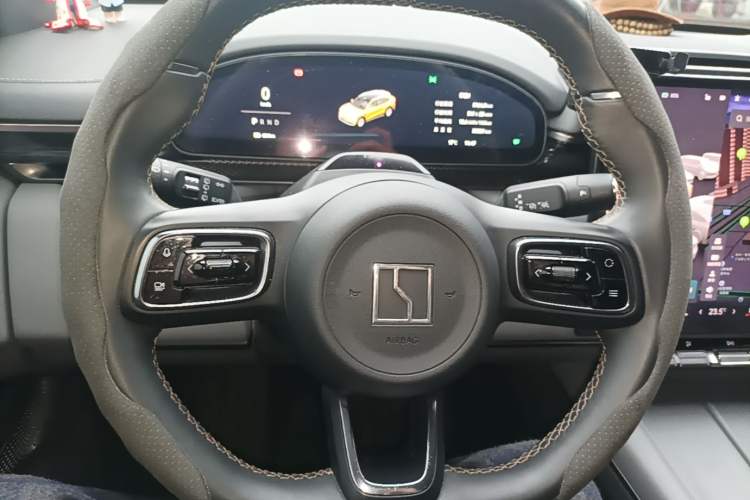 Used Zeekr 7X 2025 100 kWh Long-Range Rear-Wheel Drive with Intelligent Driving Features Steering Wheel