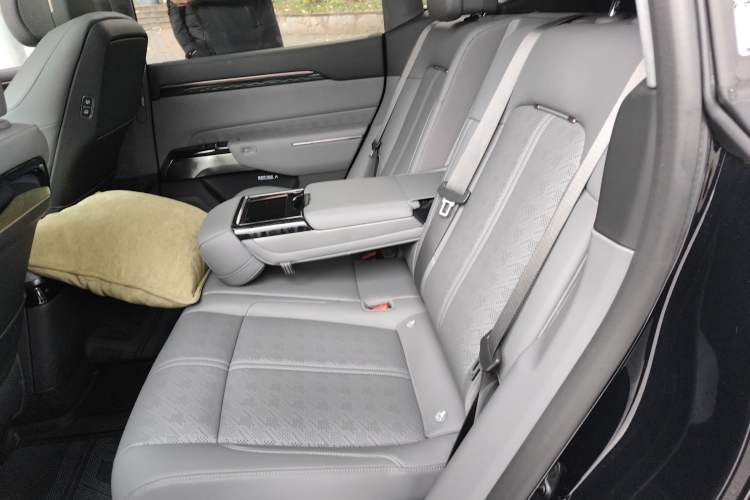Used Zeekr 7X 2026 75kWh Rear-Drive MAX Edition Left Rear Seat