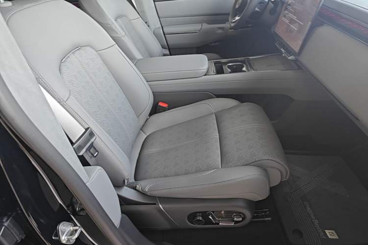 Used Zeekr 7X 2026 75kWh Rear-Drive MAX Edition Right Front Seat