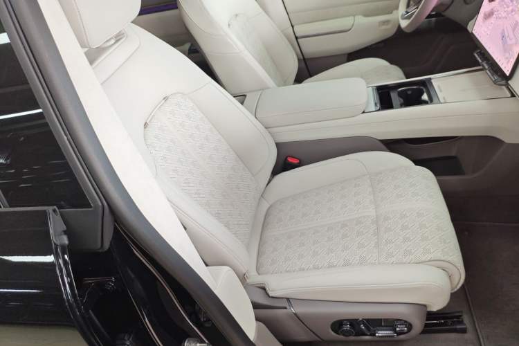 Used Zeekr 7X 2026 103kWh Rear-Drive MAX Edition Right Front Seat