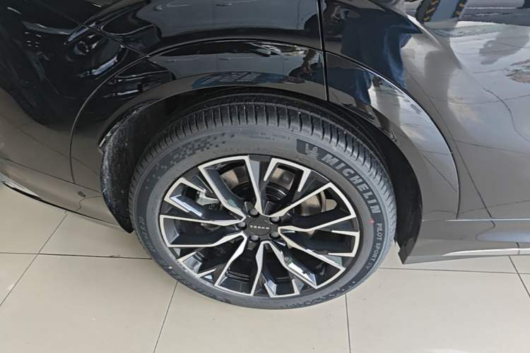Used Zeekr 7X 2026 75kWh Rear-Drive MAX Edition Right Rear Wheel Hub