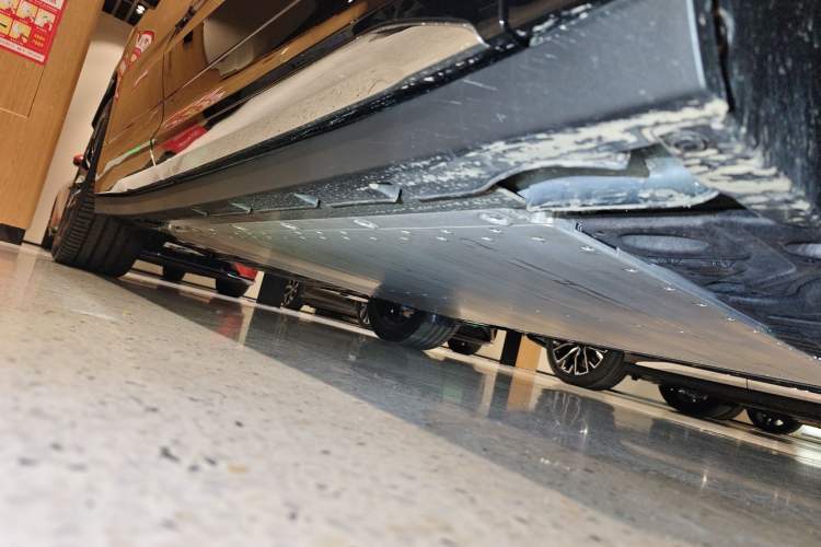 Used Zeekr 7X 2026 75kWh Rear-Drive MAX Edition Right Side Sill