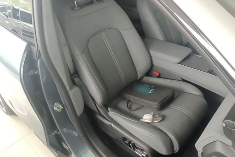 Used Zeekr 7X 2026 103kWh Rear-Drive MAX Edition Right Front Seat