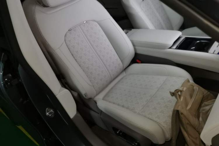 Used Zeekr 7X 2026 103kWh Rear-Drive MAX Edition Right Front Seat