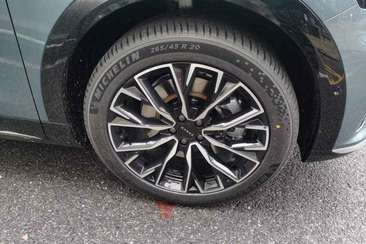 Used Zeekr 7X 2026 75kWh Rear-Drive MAX Edition Right Front Wheel Hub