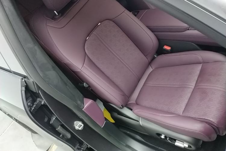 Used Zeekr 7X 2026 75kWh Rear-Drive MAX Edition Right Front Seat