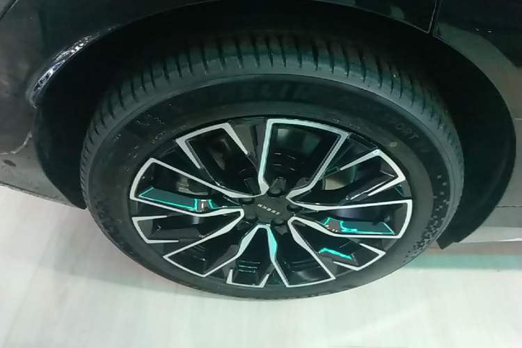 Used Zeekr 7X 2026 103kWh Rear-Drive MAX Edition Right Rear Wheel Hub