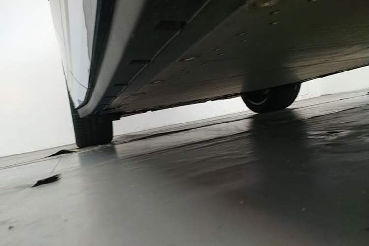 Used Zeekr 7X 2026 75kWh Rear-Drive MAX Edition Right Side Sill