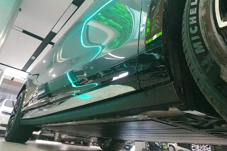 Used Zeekr 7X 2026 103kWh Rear-Drive MAX Edition Right Side Sill