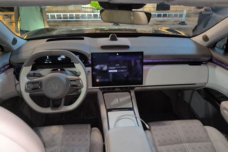 Used Zeekr 7X 2026 103kWh All-Wheel-Drive Ultra Edition Center Console