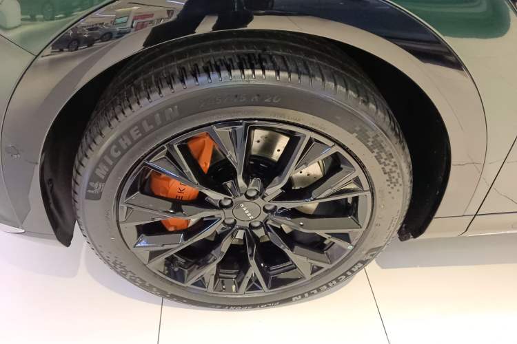 Used Zeekr 7X 2026 103kWh All-Wheel-Drive Ultra Edition Left Front Wheel Hub