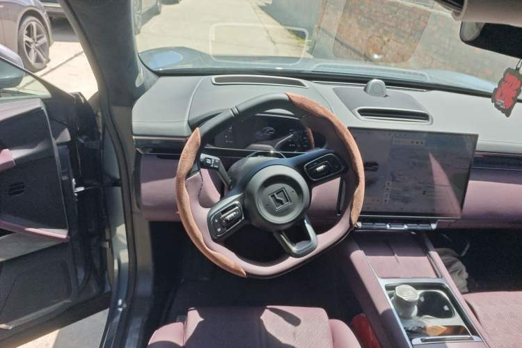 Used Zeekr 7X 2026 75kWh Rear-Drive MAX Edition Steering Wheel