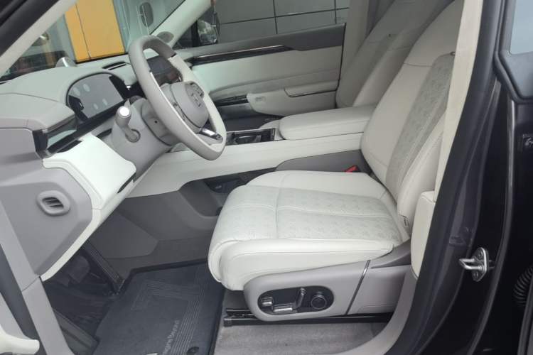 Used Zeekr 7X 2026 75kWh Rear-Drive MAX Edition Left Front Seat