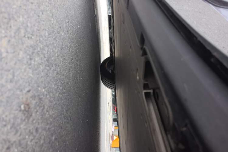 Used Zeekr 7X 2026 75kWh Rear-Drive MAX Edition Left Side Sill