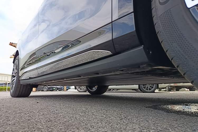 Used Zeekr 7X 2026 103kWh Rear-Drive MAX Edition Right Side Sill