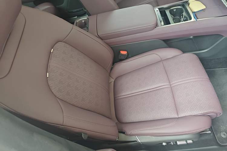 Used Zeekr 7X 2026 75kWh Rear-Drive MAX Edition Right Front Seat
