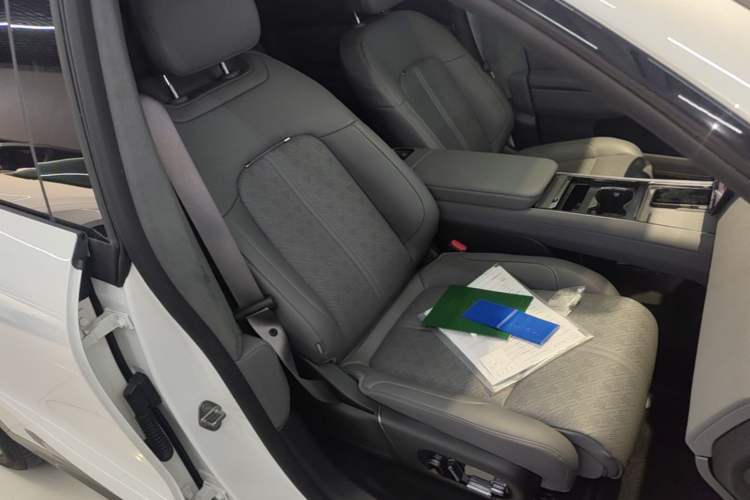 Used Zeekr 7X 2026 103kWh Rear-Drive MAX Edition Right Front Seat