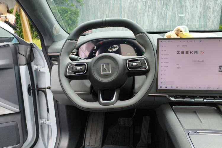 Used Zeekr 7X 2026 75kWh Rear-Drive MAX Edition Steering Wheel