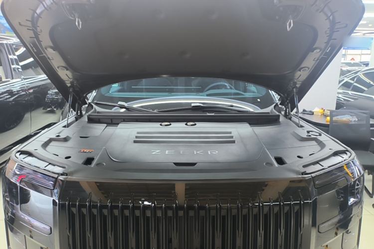 Used Zeekr 9X 2025 Moon Black Edition 70kWh Engine Bay