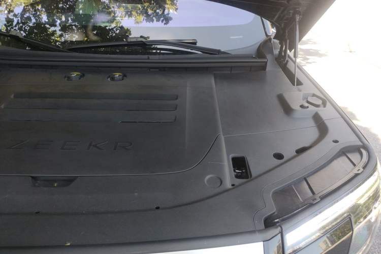 Used Zeekr 9X 2025 Ultra Edition 70kWh Engine Bay Left