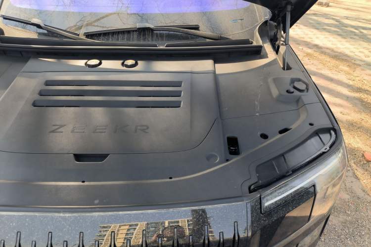 Used Zeekr 9X 2025 Moon Black Edition 70kWh Engine Bay Left