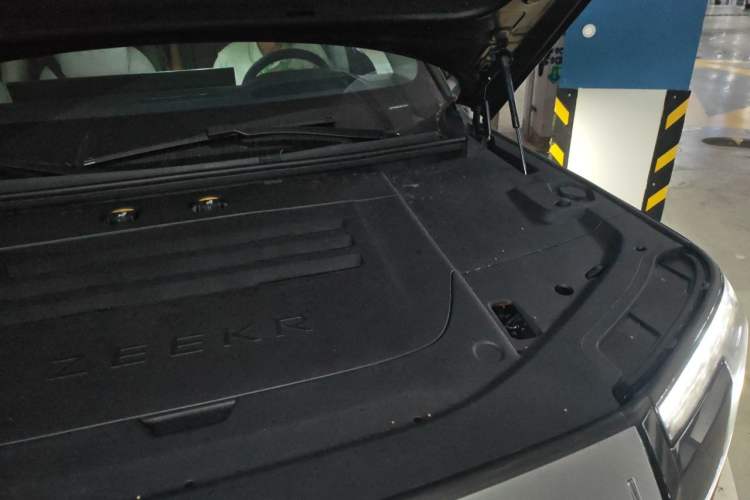 Used Zeekr 9X 2025 Ultra Edition Engine Bay Left