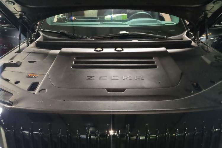 Used Zeekr 9X 2025 Moon Black Edition 70kWh Engine Bay