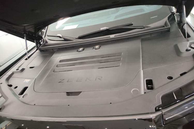 Used Zeekr 9X 2025 Moon Black Edition 70kWh Engine Bay