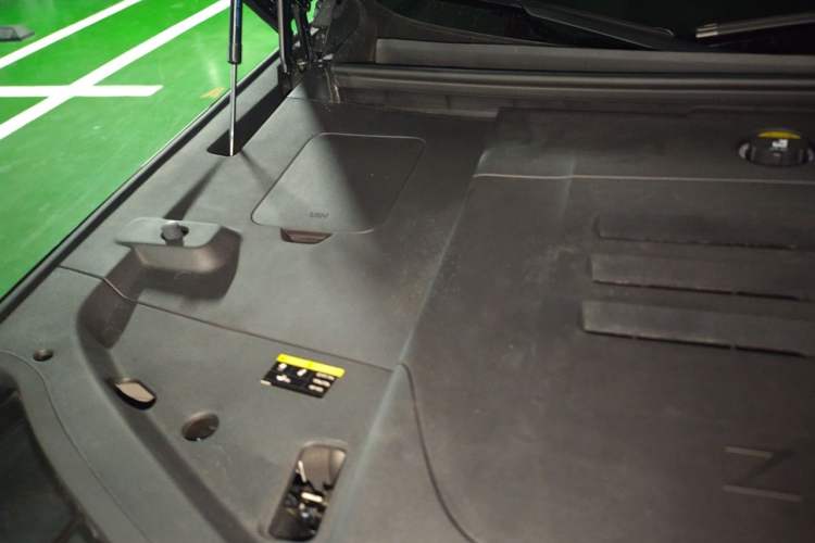 Used Zeekr 9X 2025 Hyper Edition Engine Bay Right